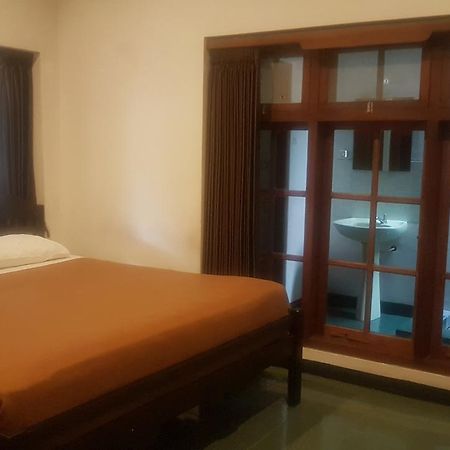 Krowi Inn Сурабая Екстериор снимка