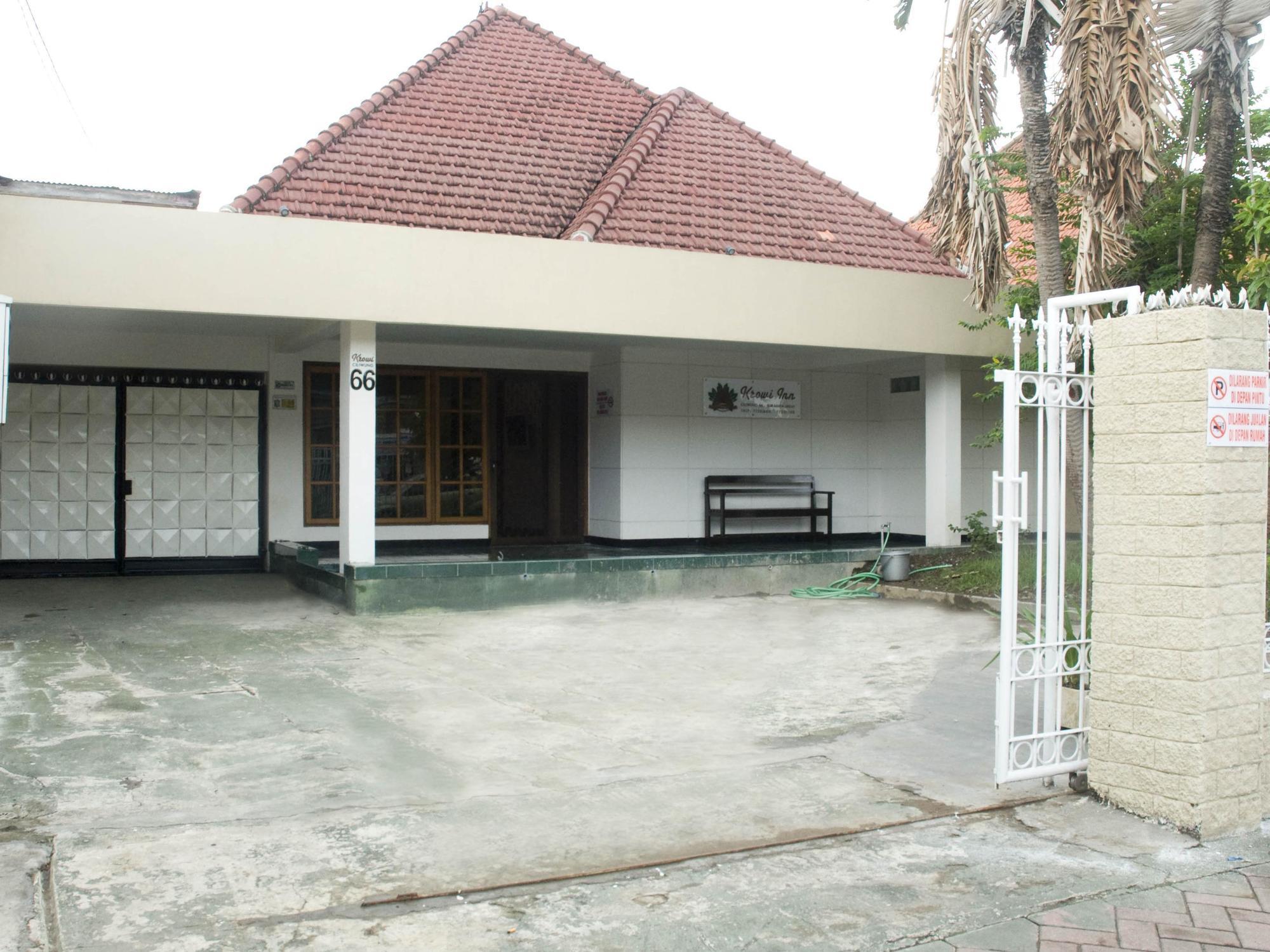 Krowi Inn Сурабая Екстериор снимка