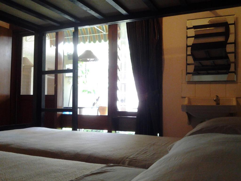 Krowi Inn Сурабая Екстериор снимка