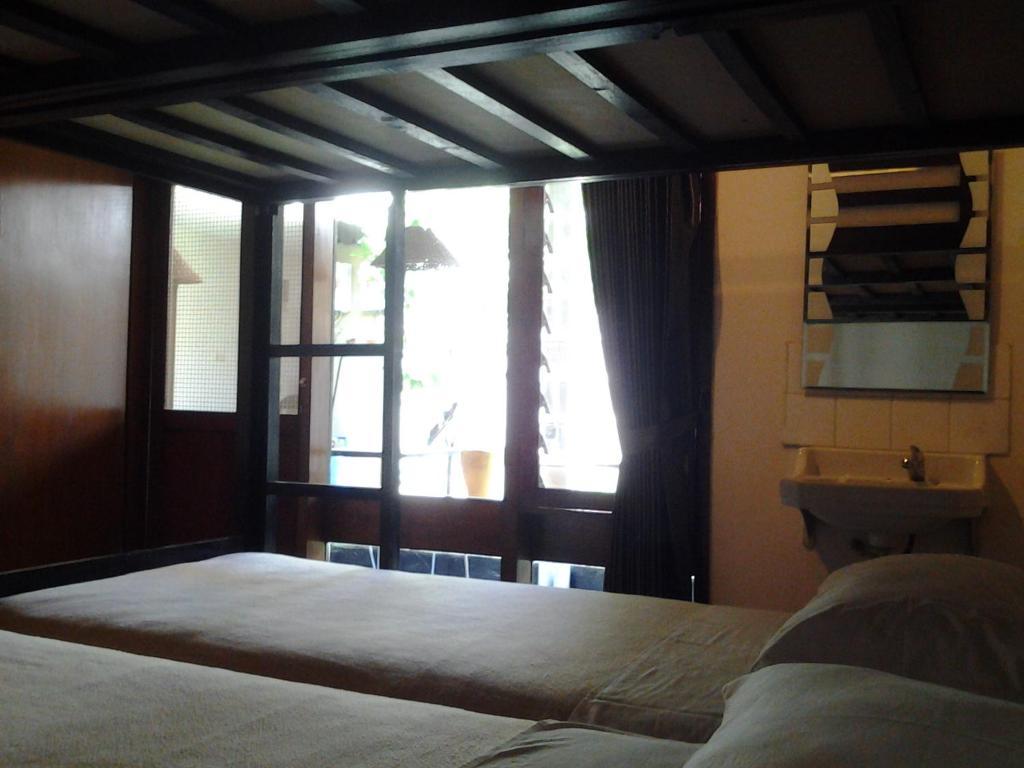 Krowi Inn Сурабая Екстериор снимка