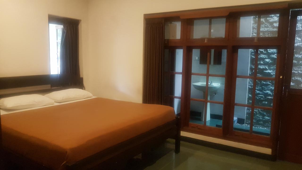 Krowi Inn Сурабая Екстериор снимка