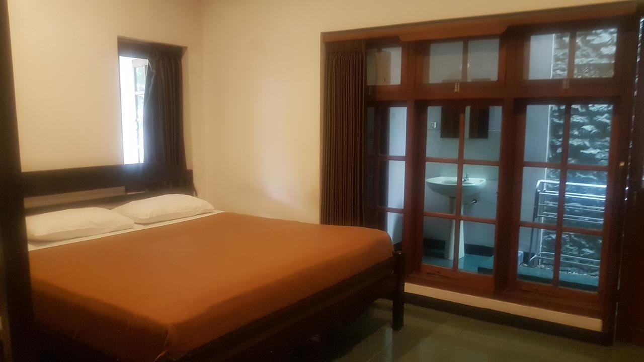 Krowi Inn Сурабая Екстериор снимка